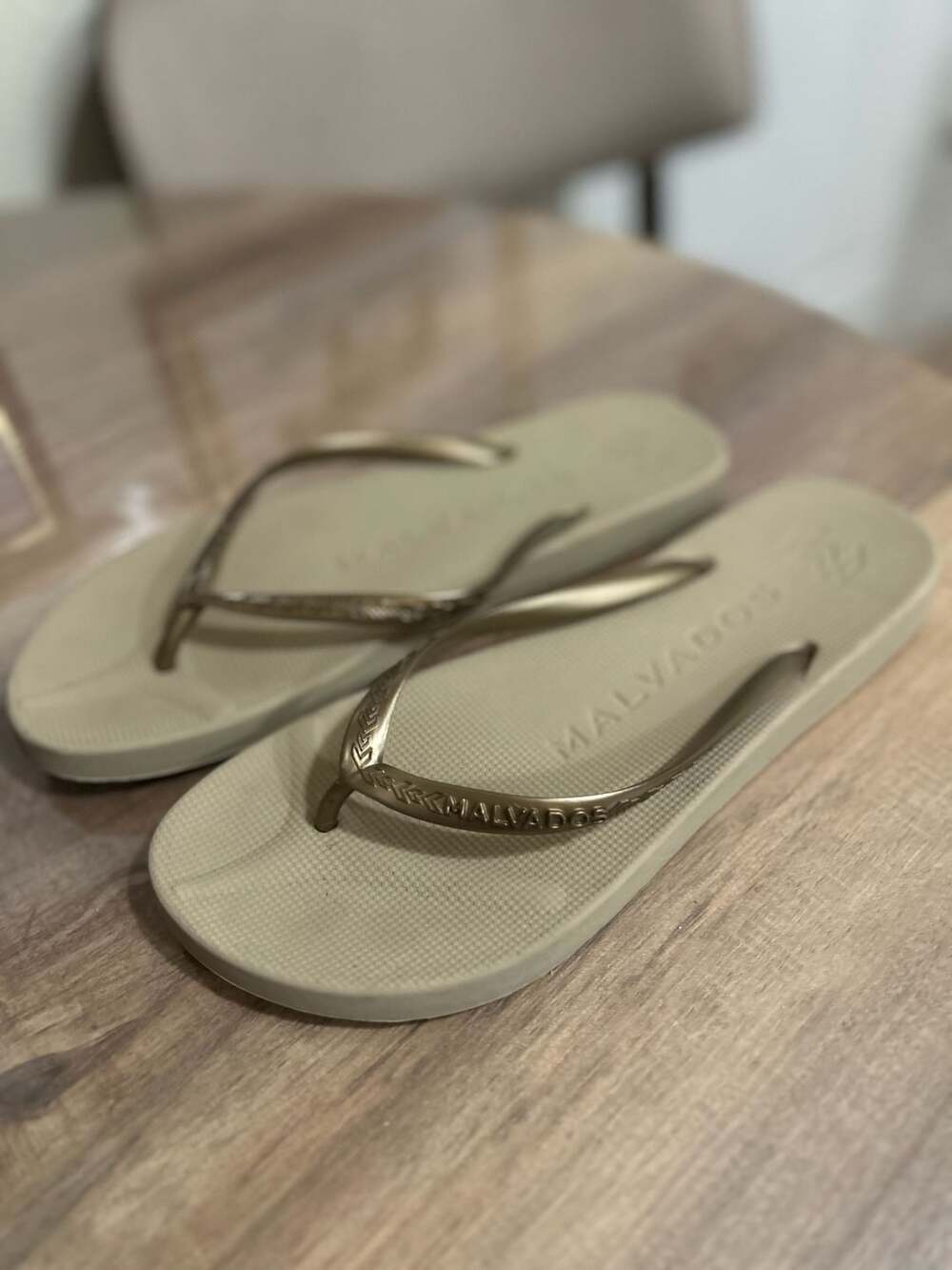 Malvados Playa Flip Flop Size 9/10 Gold Tequila Sunrise Sandals